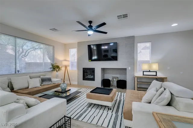 $3,950 | 1013 Newbold Street, Las Vegas, NV 89138