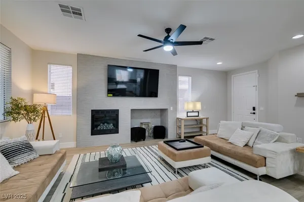 $3,950 | 1013 Newbold Street, Las Vegas, NV 89138