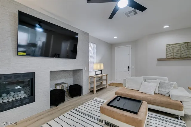 $3,950 | 1013 Newbold Street, Las Vegas, NV 89138