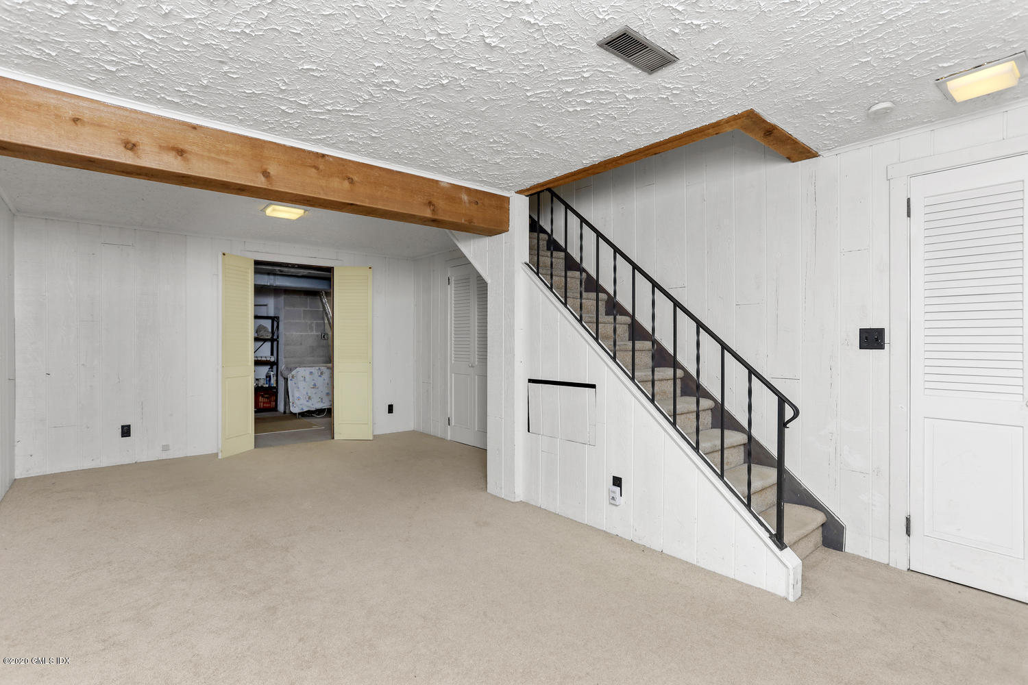 19 Whiffletree Way, Unit 19 Riverside, CT 06878 - Photo 13 of 32 a view of an entryway with stairs