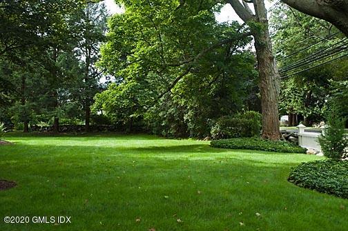 19 Whiffletree Way, Unit 19 Riverside, CT 06878 - Photo 27 of 32 a view of a grassy field with trees