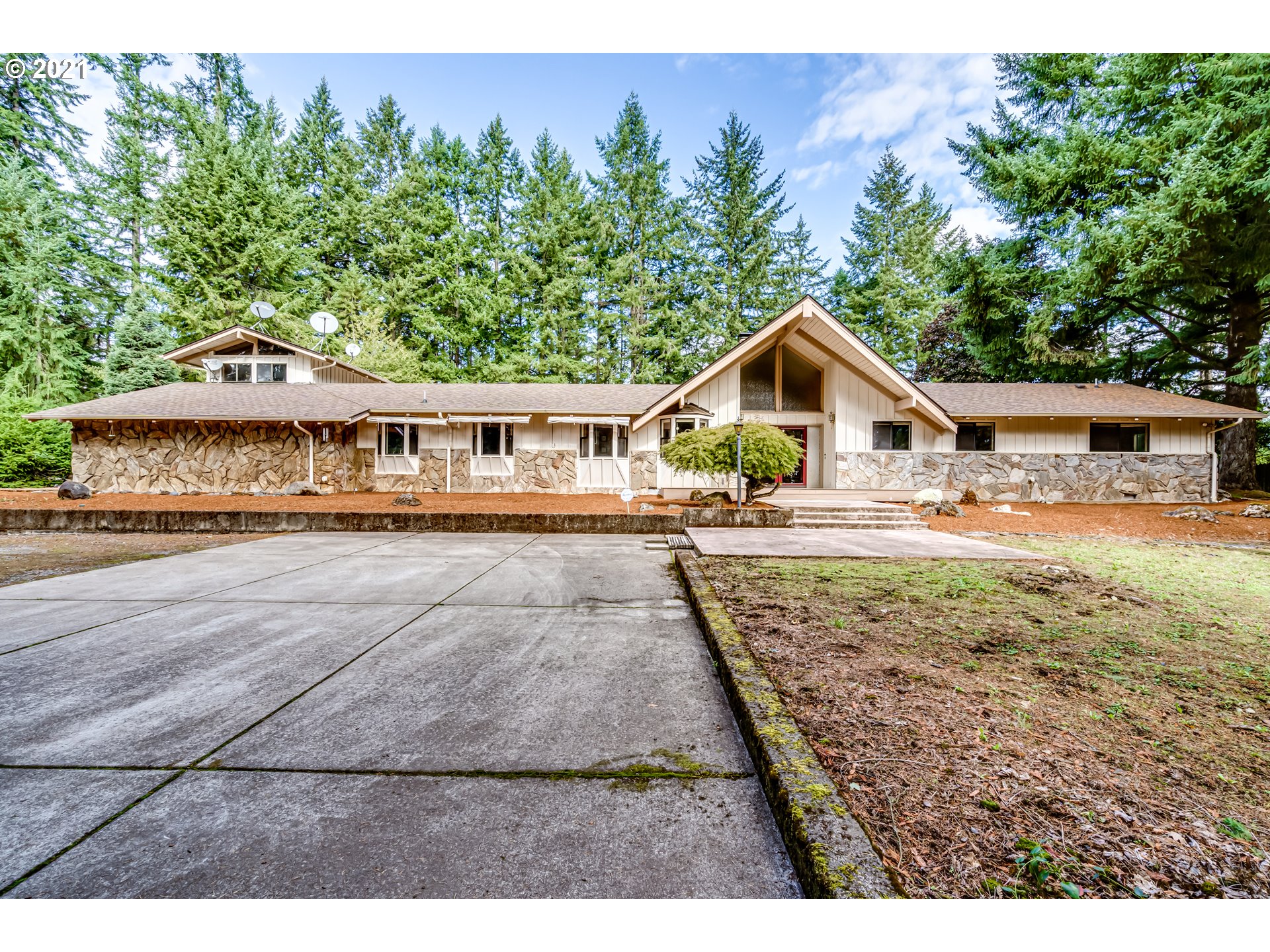29418 Gimpl Hill Road Eugene, OR 97402 - Photo 1 of 32 Gallery Image 1