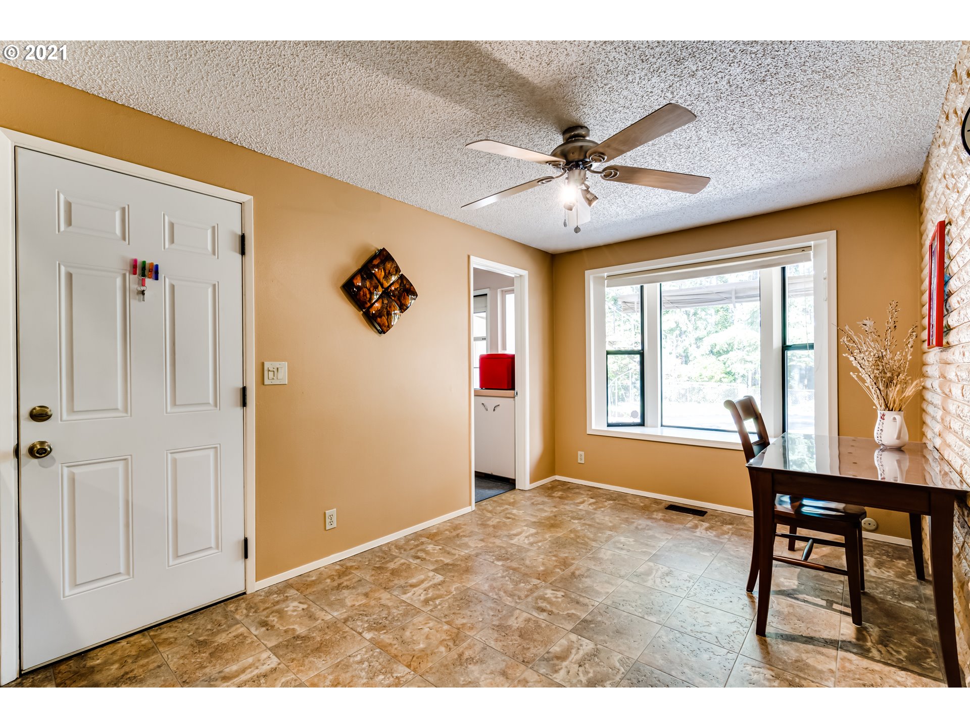 29418 Gimpl Hill Road Eugene, OR 97402 - Photo 14 of 32 Gallery Image 14