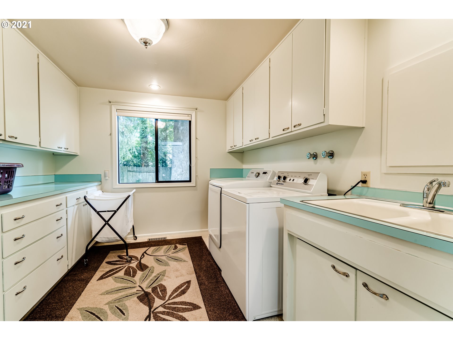 29418 Gimpl Hill Road Eugene, OR 97402 - Photo 25 of 32 Gallery Image 25