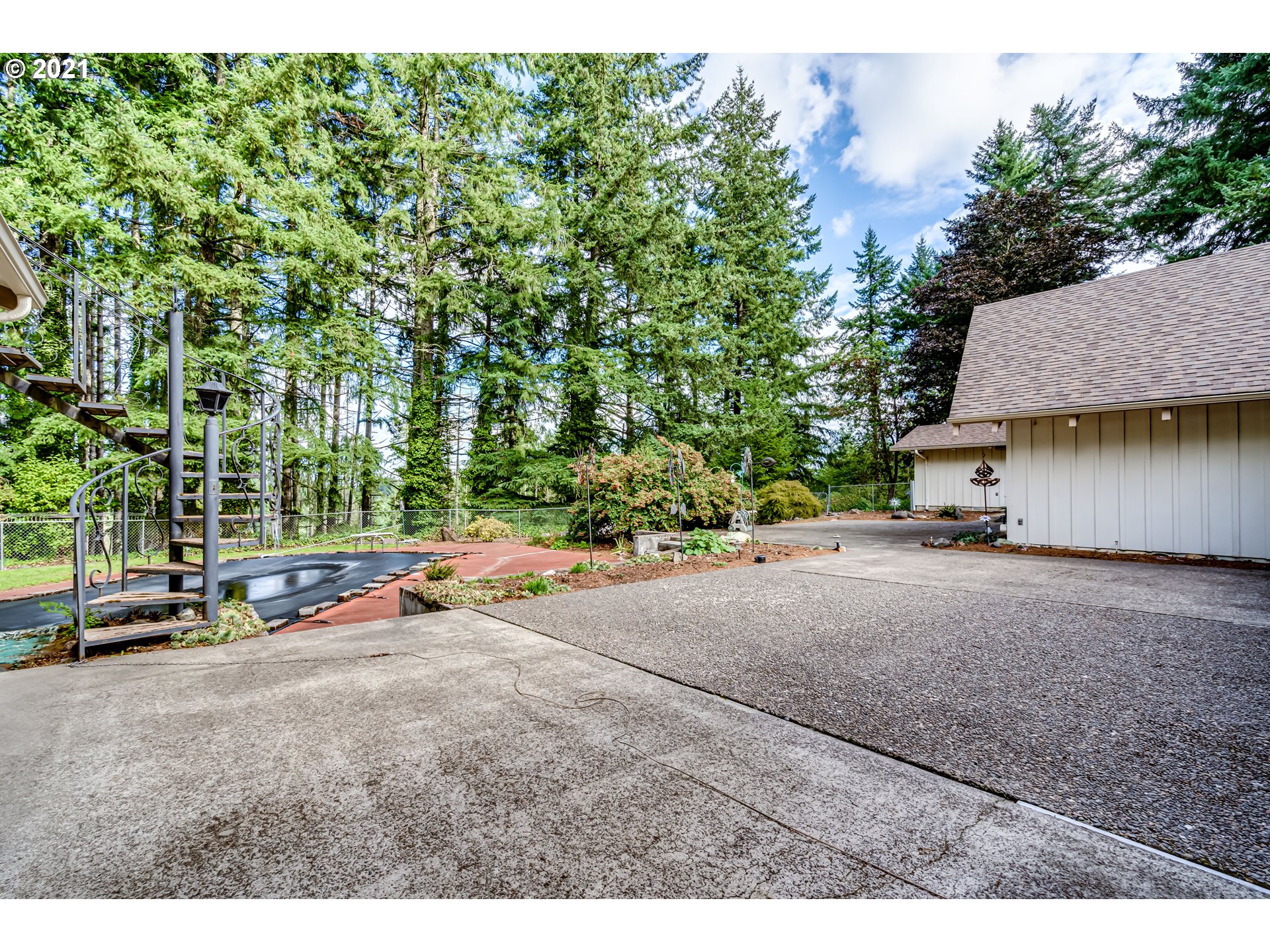 29418 Gimpl Hill Road Eugene, OR 97402 - Photo 30 of 32 Gallery Image 30
