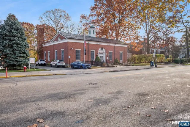 a street view along with residential houses