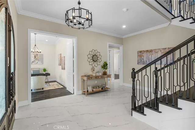 a view of entryway with livingroom