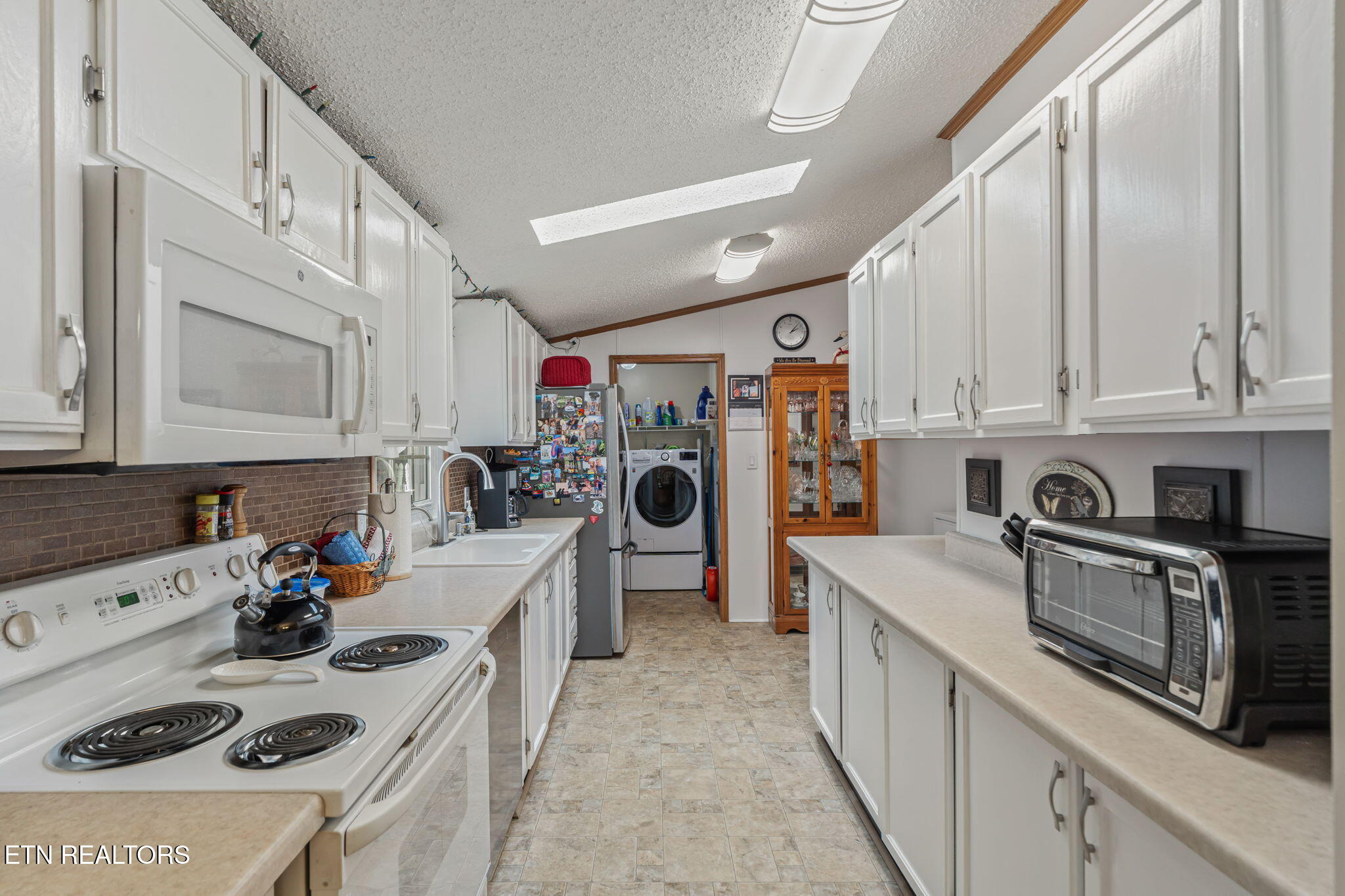 7501 Hunters Ridge Way Knoxville, TN 37914 - Photo 12 of 35 17-web-or-mls-7501 Hunters Ridge Way-35