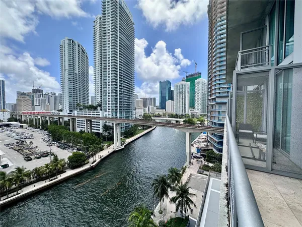 $2,950 | 690 Southwest 1st Court, Unit 1213, Miami, FL 33130