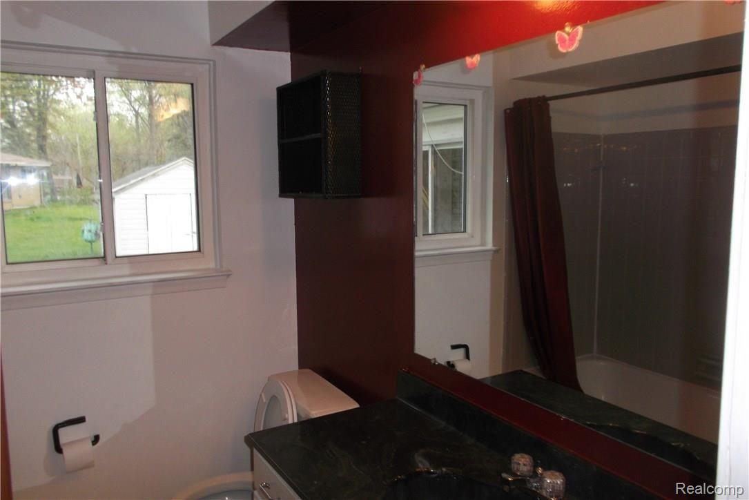 21932 Evergreen Road Southfield, MI 48075 - Photo 7 of 10 DSCF7800.JPG
