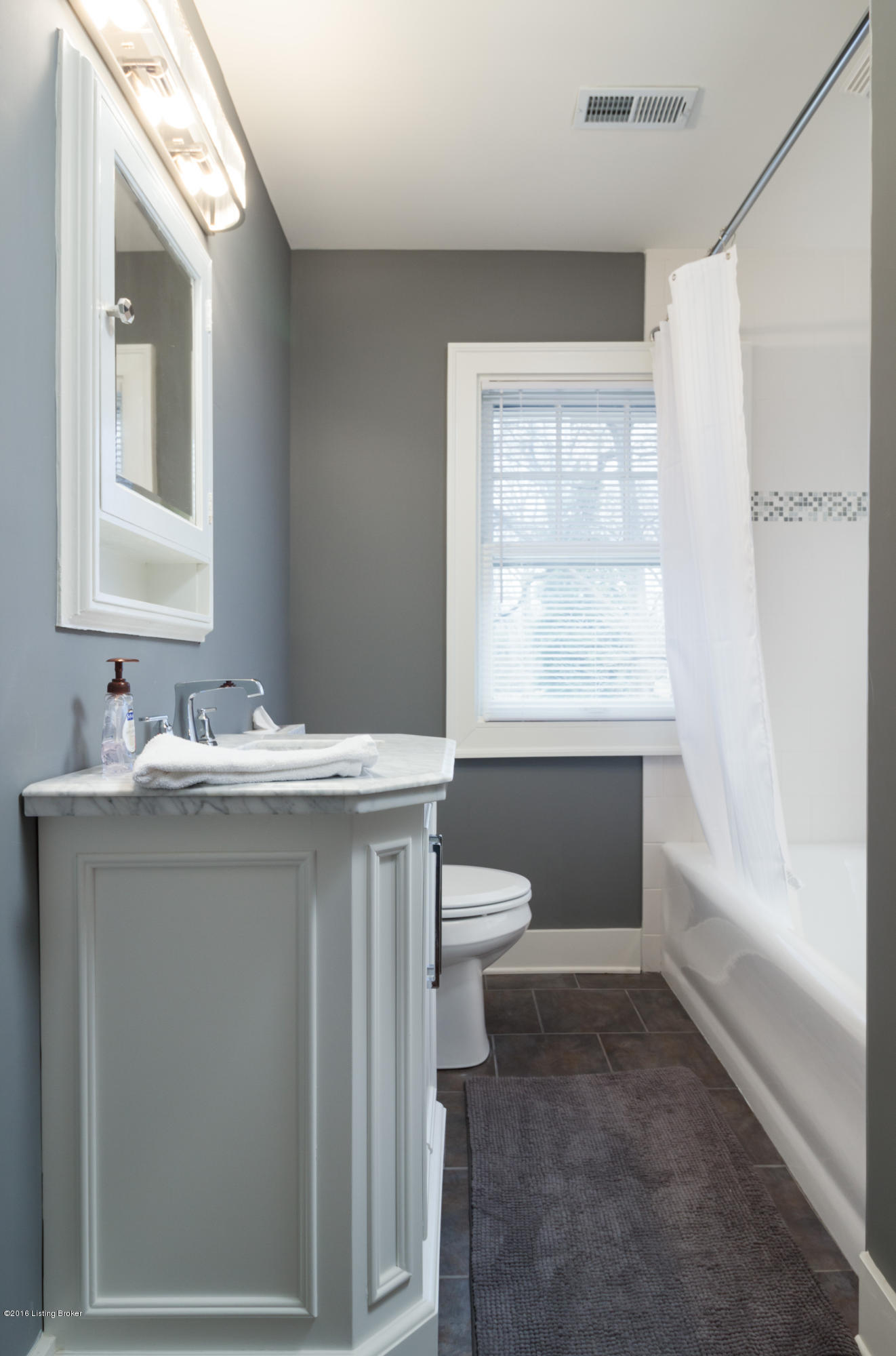 3214 Wren Road Louisville, KY 40213 - Photo 28 of 42 2nd floor full bath