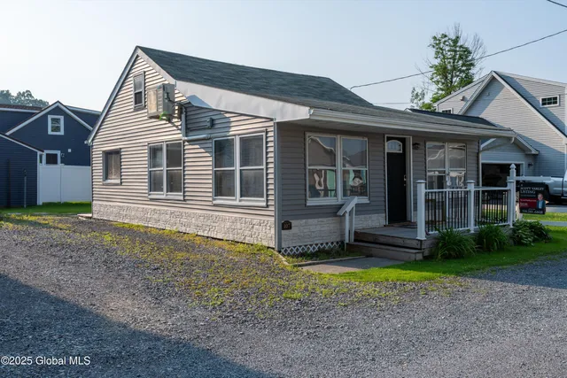 $400,000 | 107 4th Street, Malta, NY 12866