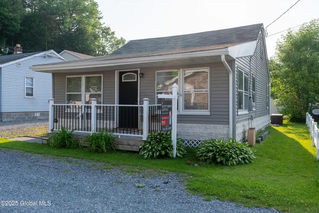 $400,000 | 107 4th Street, Malta, NY 12866