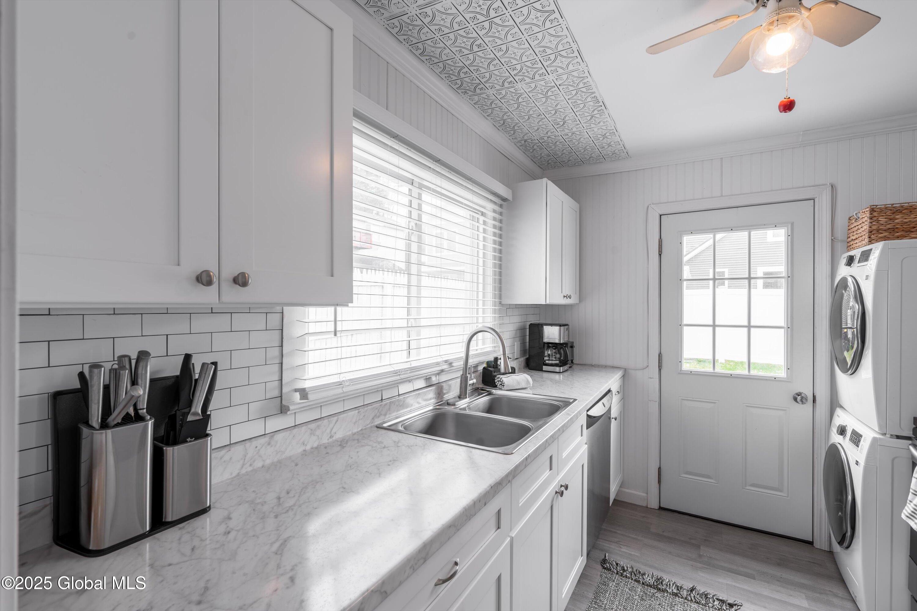 107 4th Street Malta, NY 12866 - Photo 4 of 22 Kitchen