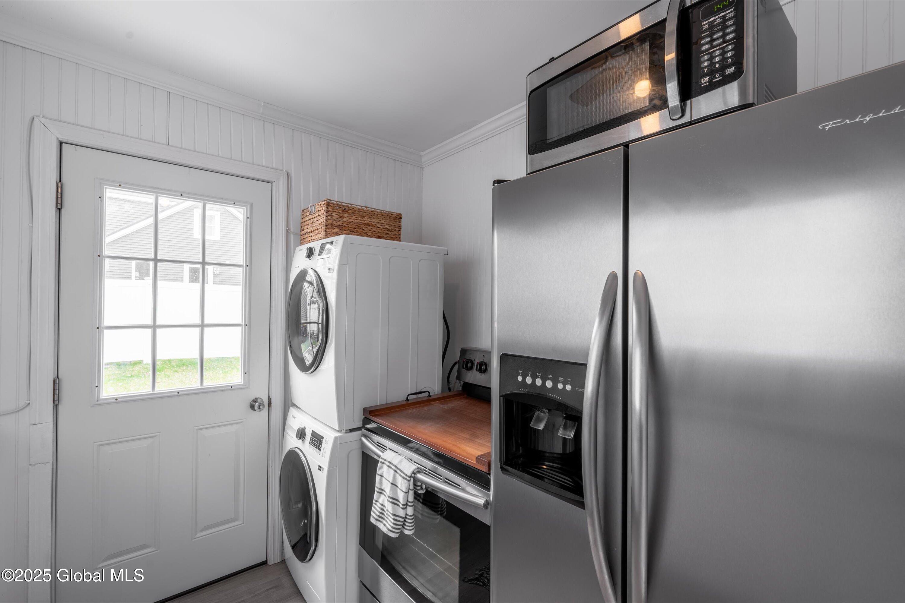 107 4th Street Malta, NY 12866 - Photo 5 of 22 Kitchen - wash.dry