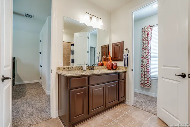 $850,000 | 531 Lilly Bluff, Castroville, TX 78009