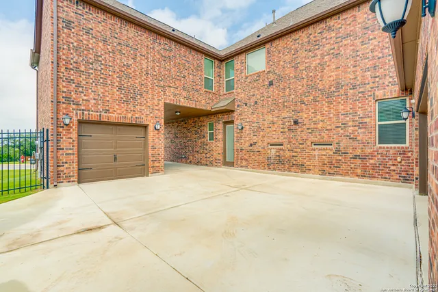 $850,000 | 531 Lilly Bluff, Castroville, TX 78009