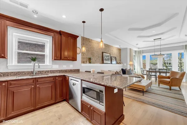 $649,000 | 3933 North Marshfield Avenue, Unit 3S, Chicago, IL 60613