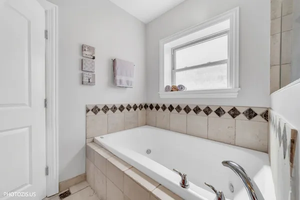 $649,000 | 3933 North Marshfield Avenue, Unit 3S, Chicago, IL 60613