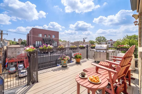 $649,000 | 3933 North Marshfield Avenue, Unit 3S, Chicago, IL 60613