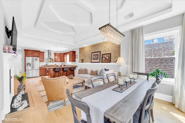 $649,000 | 3933 North Marshfield Avenue, Unit 3S, Chicago, IL 60613