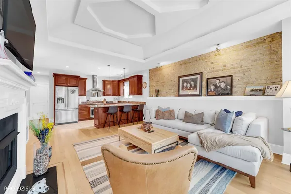 $649,000 | 3933 North Marshfield Avenue, Unit 3S, Chicago, IL 60613