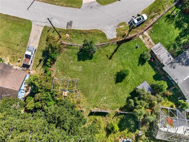 an aerial view of a yard