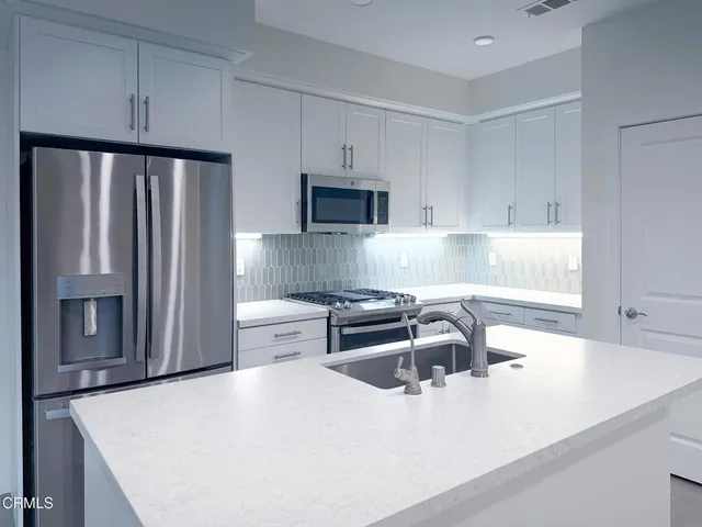 $5,500 | 1568 East Thompson Boulevard, Ventura, CA 93001