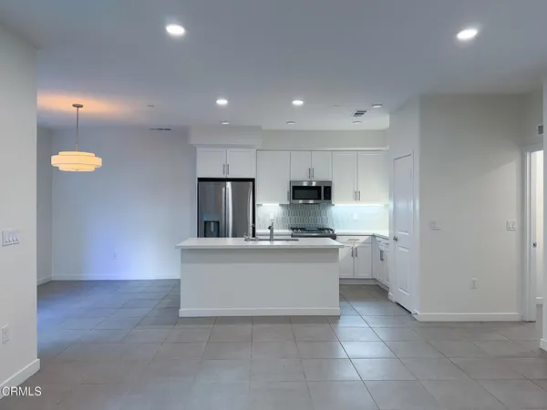 $4,995 | 1568 East Thompson Boulevard, Ventura, CA 93001