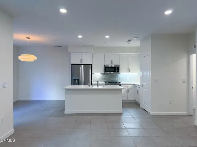 $5,500 | 1568 East Thompson Boulevard, Ventura, CA 93001