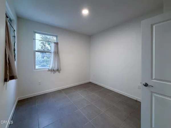 $4,995 | 1568 East Thompson Boulevard, Ventura, CA 93001