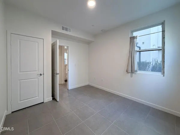 $4,995 | 1568 East Thompson Boulevard, Ventura, CA 93001