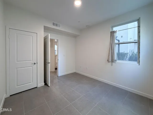 $5,500 | 1568 East Thompson Boulevard, Ventura, CA 93001