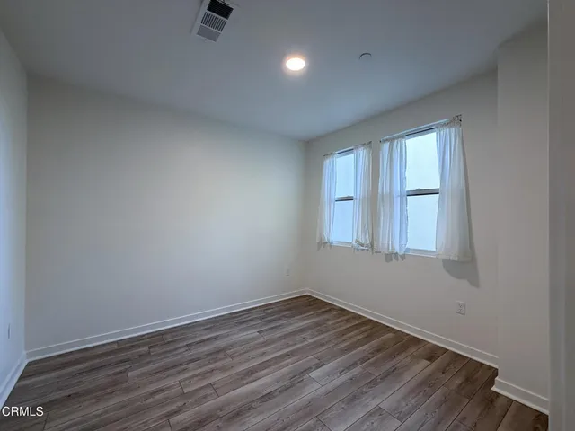 $5,500 | 1568 East Thompson Boulevard, Ventura, CA 93001