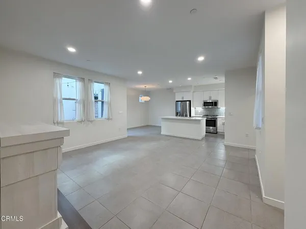 $4,995 | 1568 East Thompson Boulevard, Ventura, CA 93001