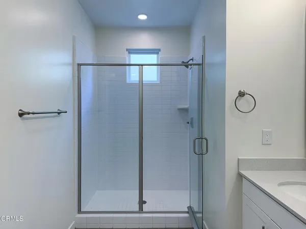 $4,995 | 1568 East Thompson Boulevard, Ventura, CA 93001