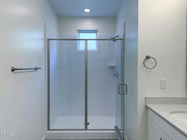 $5,500 | 1568 East Thompson Boulevard, Ventura, CA 93001