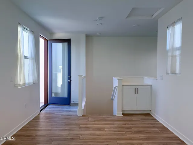 $5,500 | 1568 East Thompson Boulevard, Ventura, CA 93001