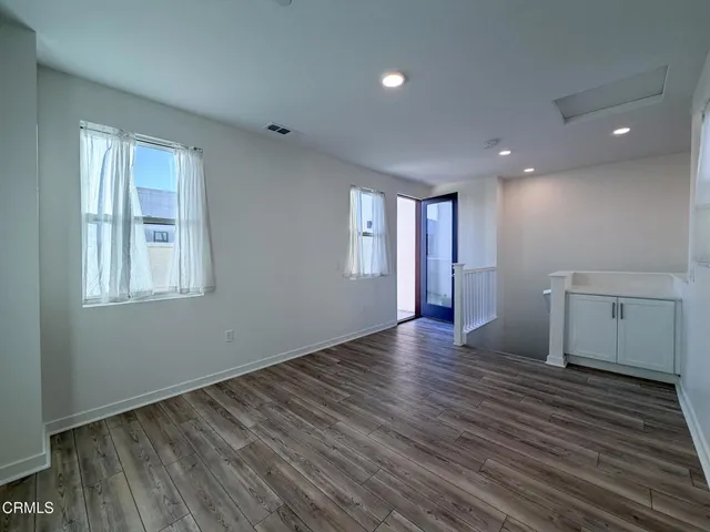 $5,500 | 1568 East Thompson Boulevard, Ventura, CA 93001