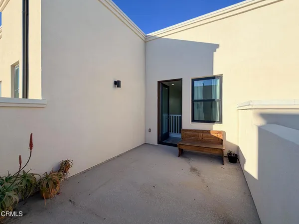 $4,995 | 1568 East Thompson Boulevard, Ventura, CA 93001