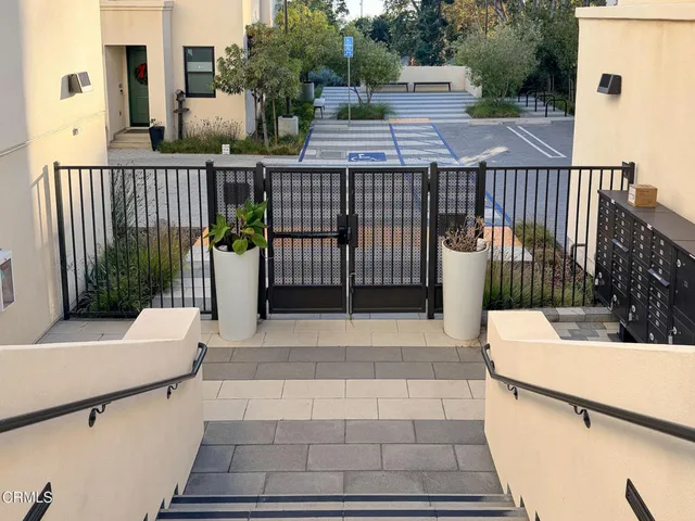 $5,500 | 1568 East Thompson Boulevard, Ventura, CA 93001