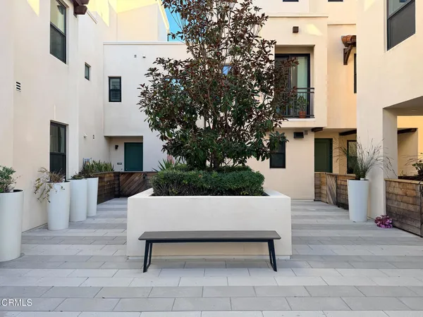 $4,995 | 1568 East Thompson Boulevard, Ventura, CA 93001