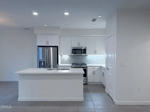 $5,500 | 1568 East Thompson Boulevard, Ventura, CA 93001