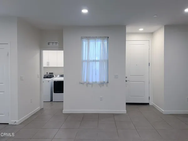 $4,995 | 1568 East Thompson Boulevard, Ventura, CA 93001