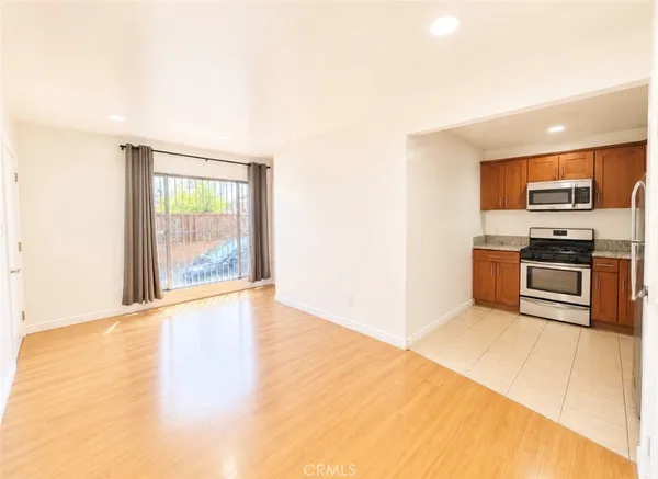 $2,495 | 1372 West 36th Street, Unit 3, Los Angeles, CA 90007