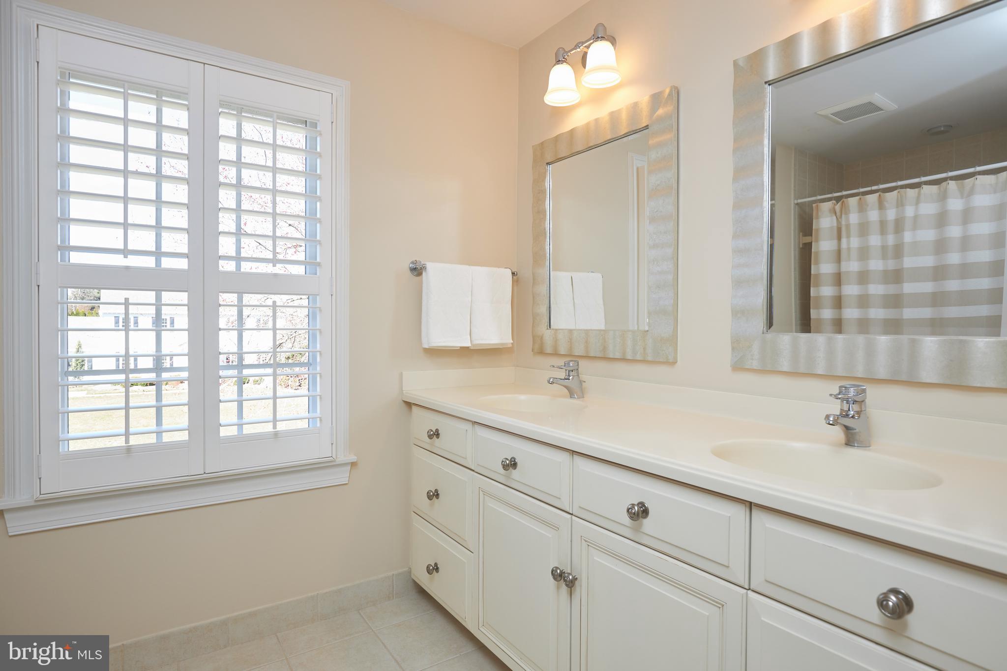 9805 Kendale Road Potomac, MD 20854 - Photo 29 of 44 Gallery Image 29