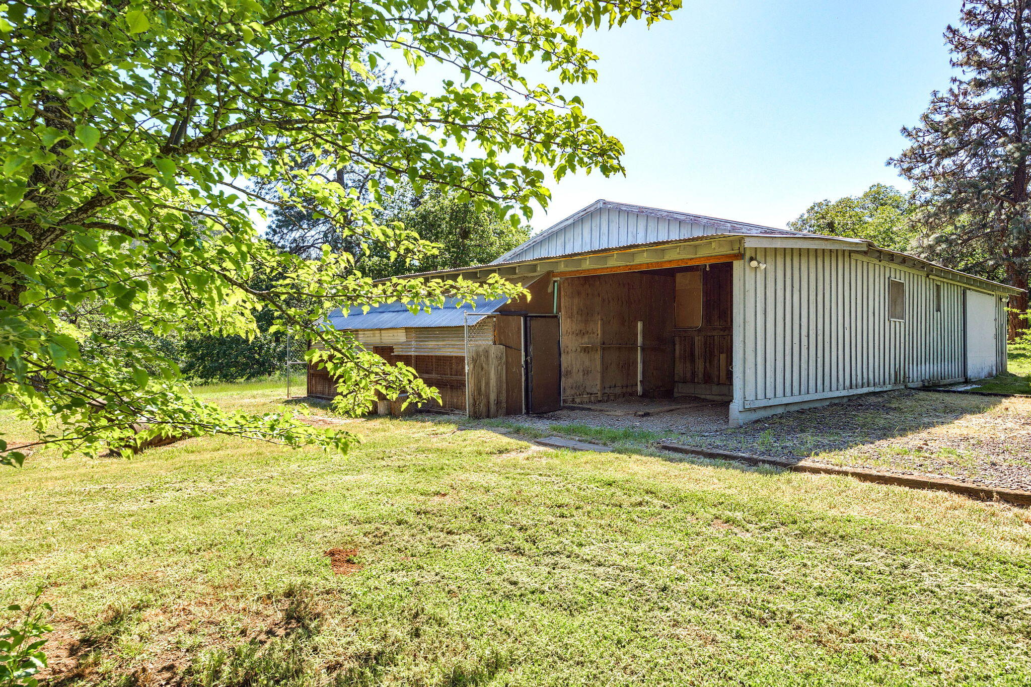 5265 Old Stage Road Central Point, OR 97502 - Photo 31 of 54 33