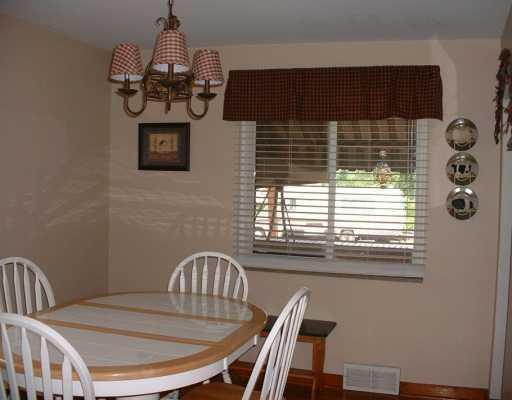 950 Mifflin Ridge Road Pittsburgh, PA 15207 - Photo 3 of 7 Dining Room.