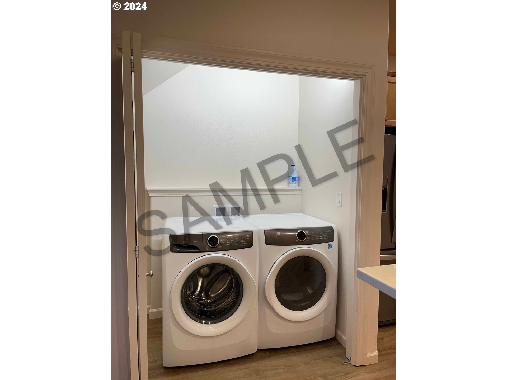 1593 37th Street Florence, OR 97439 - Photo 20 of 48 a utility room with dryer and washer