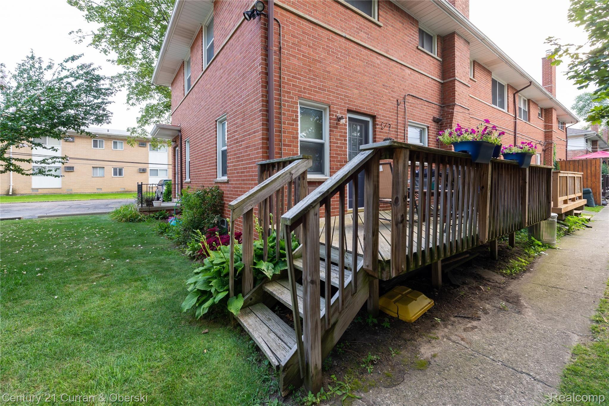 2604 South Rochester Road, Unit 8 Royal Oak, MI 48073 - Photo 23 of 25 Deck View